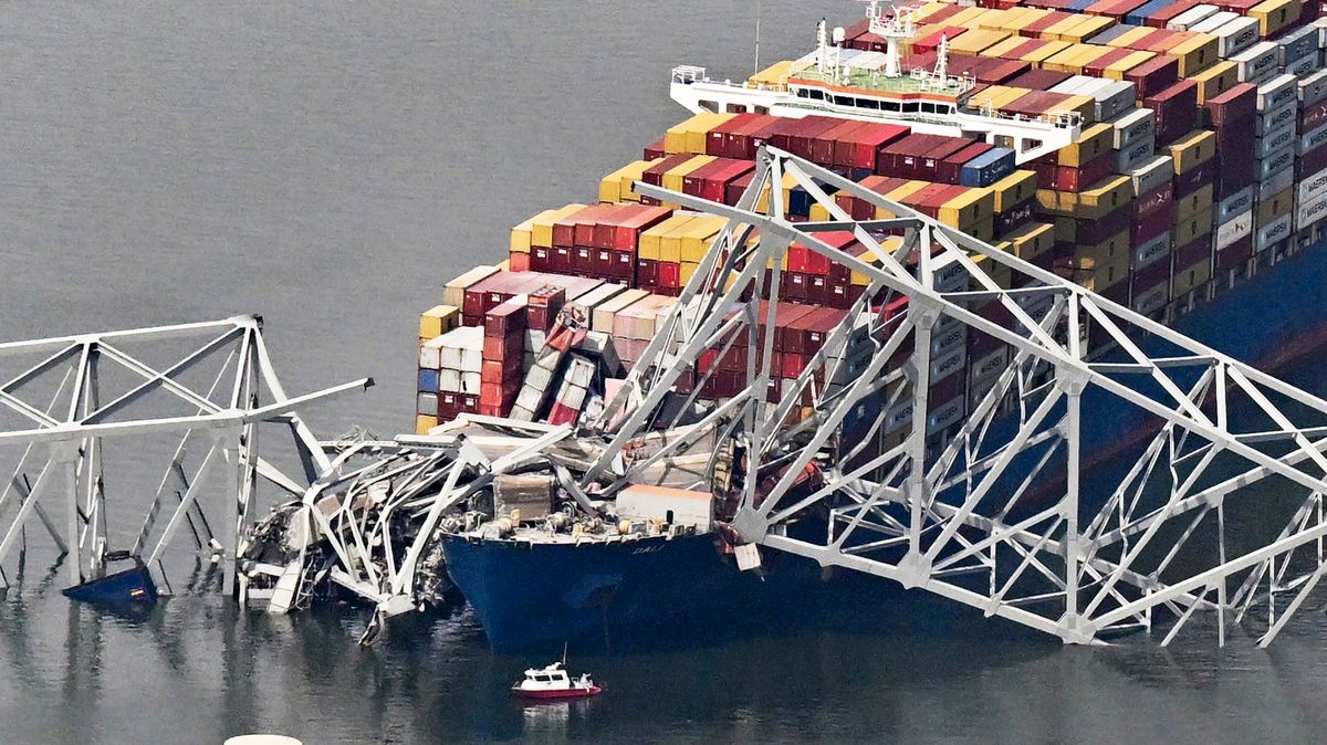 Loď z Baltimoru už jednu nehodu způsobila. Srážka zpomalí světovou dopravu
